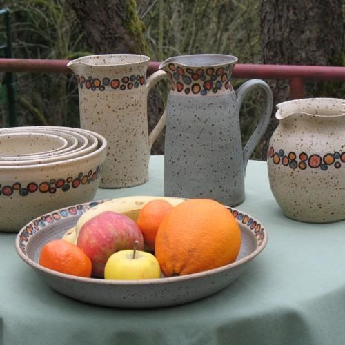 Schüsseln und Krüge