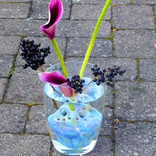 Kugelvase in Glasvase